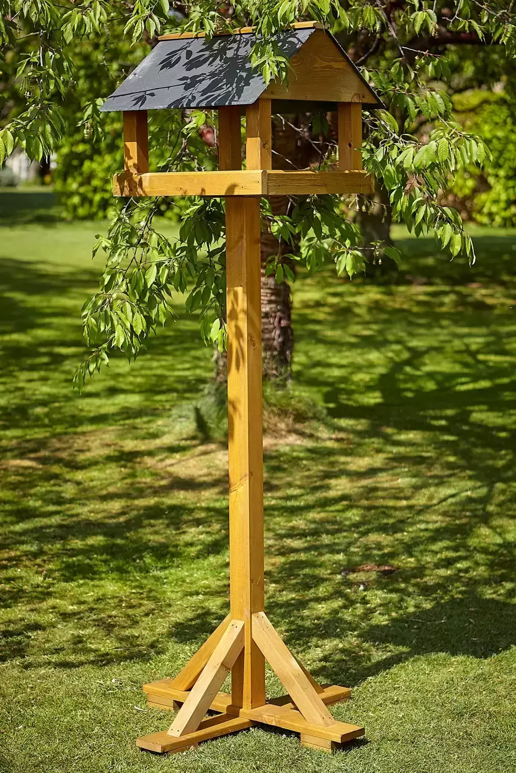 Tom Chambers Giant Ryedale Bird Table Cowell S Garden Centre