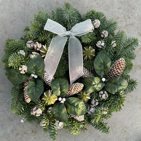 Frosted Lime Wreath - 10"